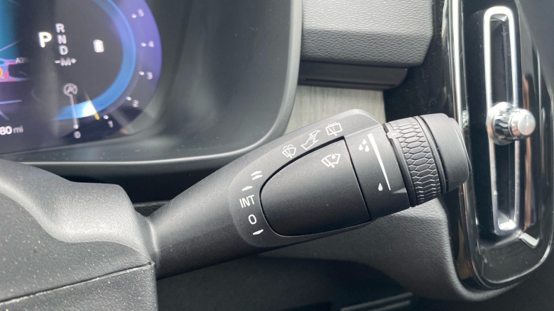 Volvo XC40 2.0 B4P Ultra Dark 5dr Auto Petrol Estate